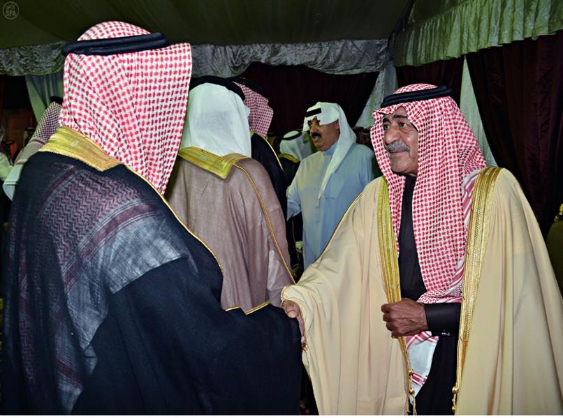 امراء ومسؤولون وعلماء يزورون خادم الحرمين الشريفين