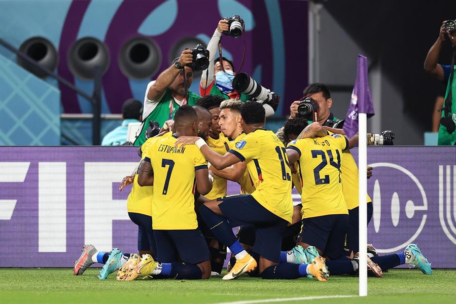 السنغال يخطف بطاقة التأهل لدور الـ 16 بثنائية أمام الإكوادور