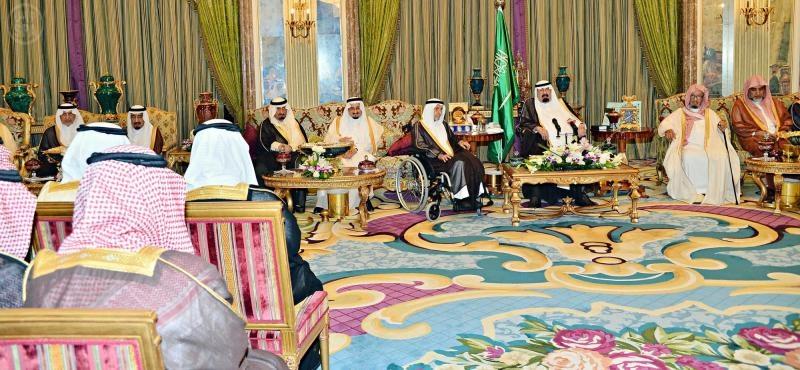 خادم الحرمين الشريفين يستقبل المهنئين بشهر رمضان 