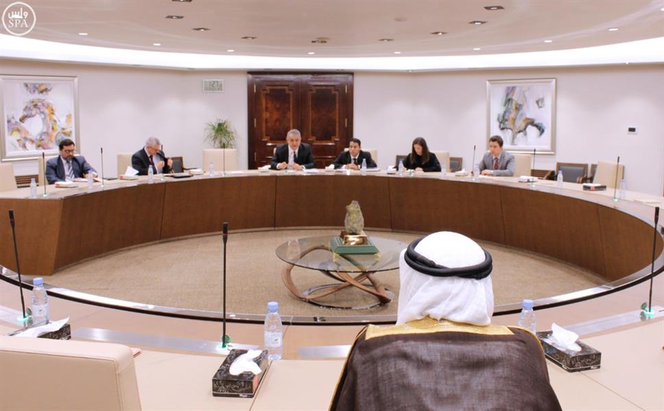 السعودية وفنزويلا تبحثان تعاون المنتجين لجلب الاستقرار لسوق النفط