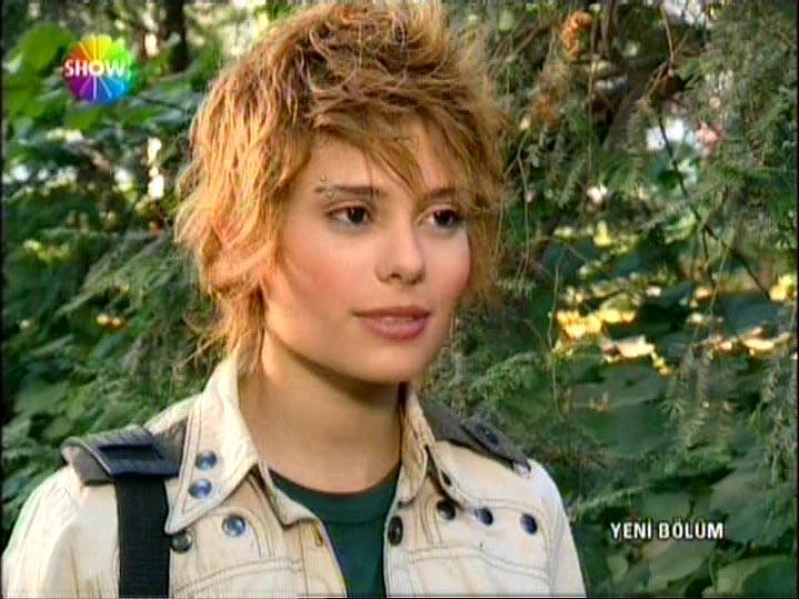 ممثلة تركية تتحول لذكر كامل