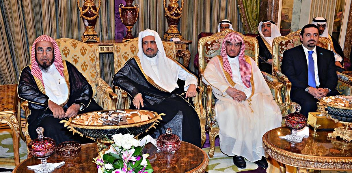 خادم الحرمين الشريفين يستقبل المهنئين بشهر رمضان 