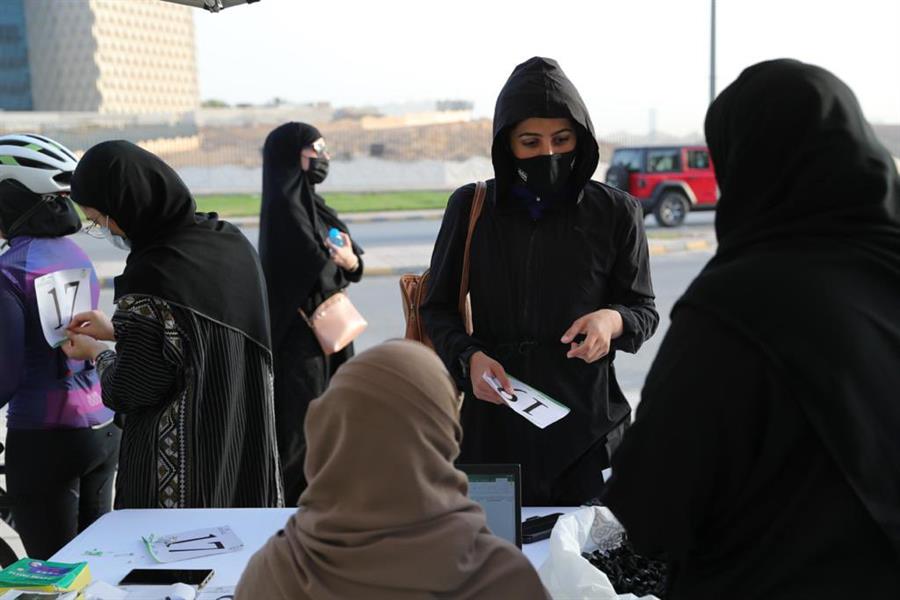 أحلام الزيد تفوز بلقب كأس سباق السيدات للدراجات الهوائية (صور)