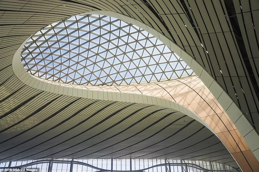 بالفيديو والصور .. الصين تستعد لافتتاح مطار جديد على شكل نجمة البحر لإنعاش السياحة والسفر