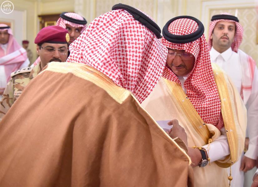 ولي العهد يستقبل الأمراء والمشايخ وكبار مسؤولي وزارة الداخلية وقادة القطاعات الأمنية