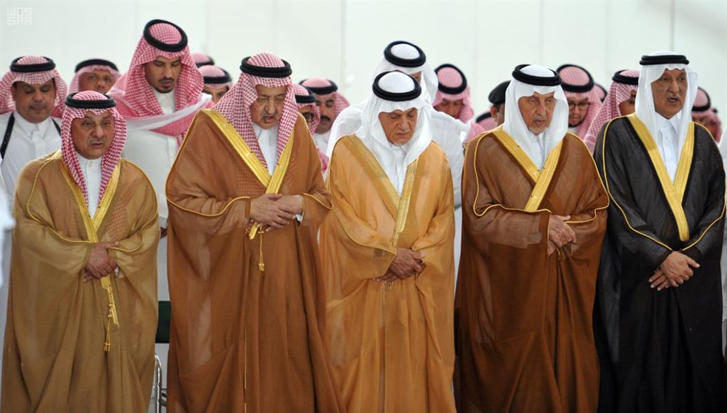 الصلاة على الأمير سعد الفيصل بالمسجد الحرام ودفن جثمانه بمقبرة العدل - صور الصلاة على الأمير سعد الفيصل بالمسجد الحرام ودفن جثمانه بمقبرة العدل - صور