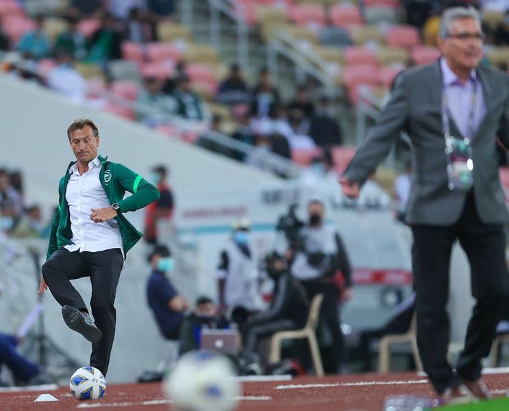 التعادل السلبي يُسيطر على الشوط الأول من مباراة 