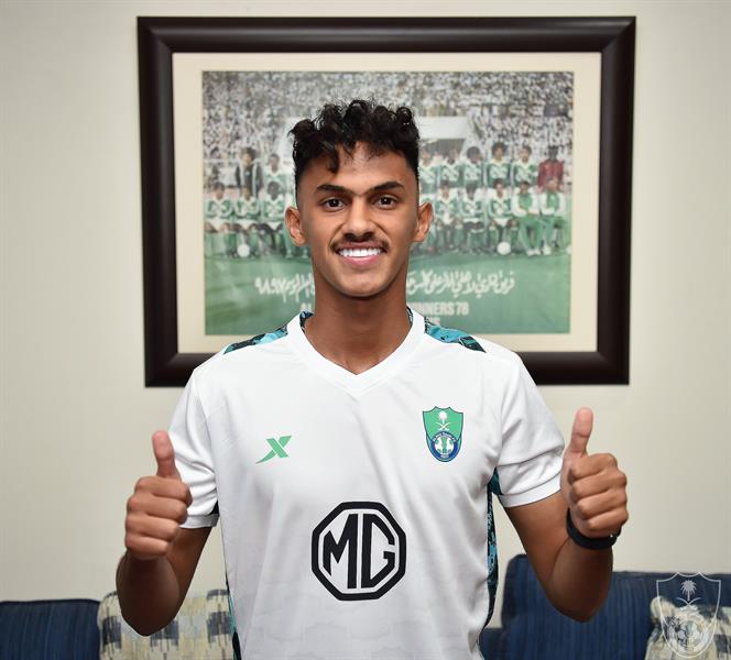 الأهلي يتعاقد مع الزهراني