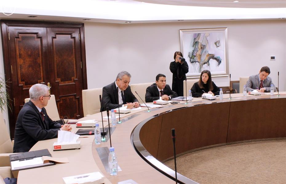 السعودية وفنزويلا تبحثان تعاون المنتجين لجلب الاستقرار لسوق النفط