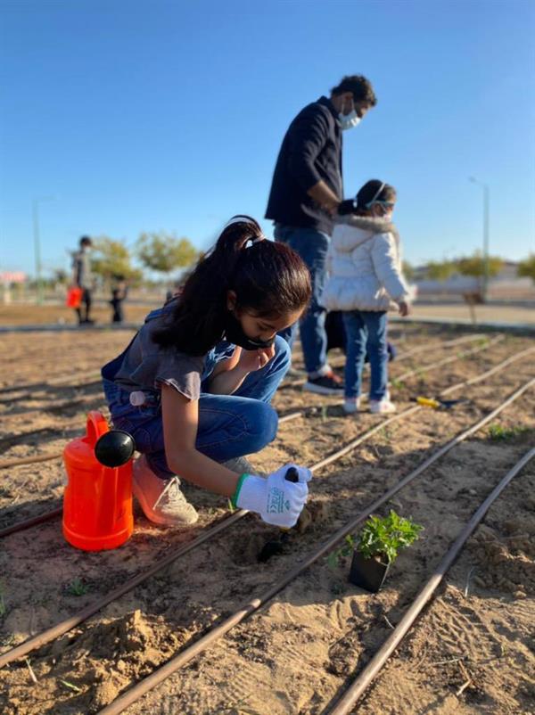 الهيئة الملكية بينبع تدشن مبادرة "واجهتنا خضراء".. والسكان يتفاعلون (صور) 