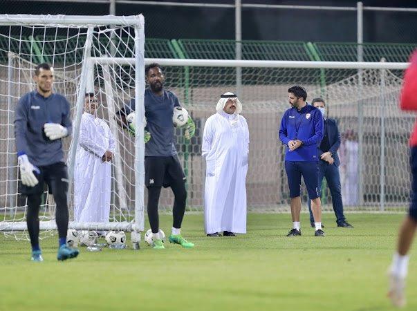 أمير منطقة عسير يُحفز لاعبي أمير منطقة عسير يُحفز لاعبي