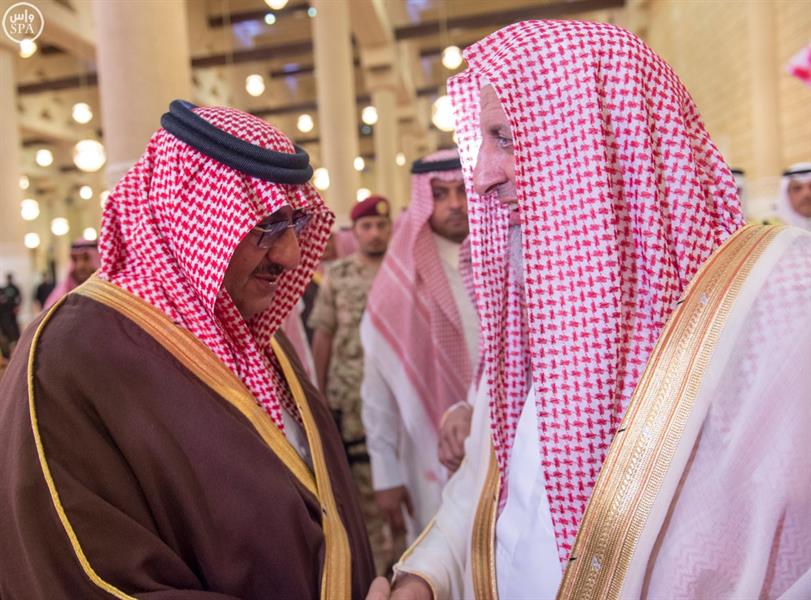 نائب خادم الحرمين يؤدي صلاة الميت على الأميرة سارة بنت سعود الكبير نائب خادم الحرمين يؤدي صلاة الميت على الأميرة سارة بنت سعود الكبير