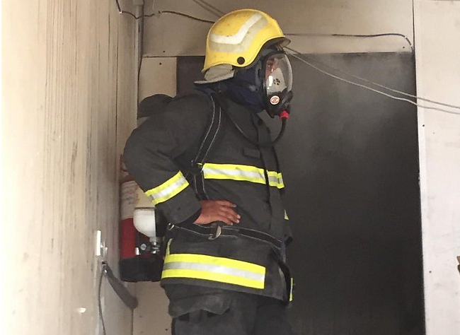 حريق يخلي سكن الجامعة الإسلامية وإصابة 4 طلاب (صور)