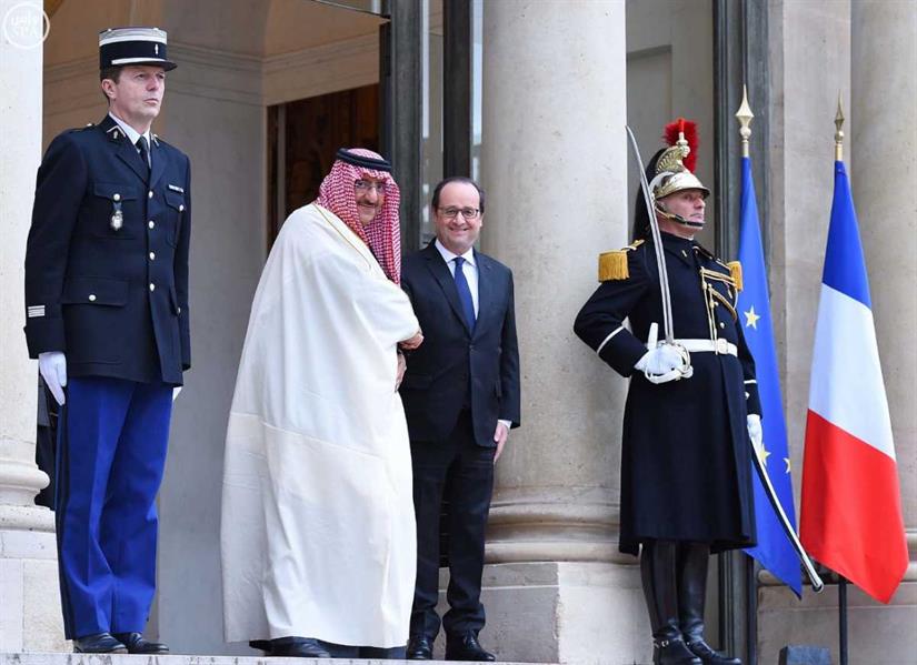 الرئيس الفرنسي يستقبل ولي العهد في الإليزيه.. ويمنحه أرفع الأوسمة الوطنية