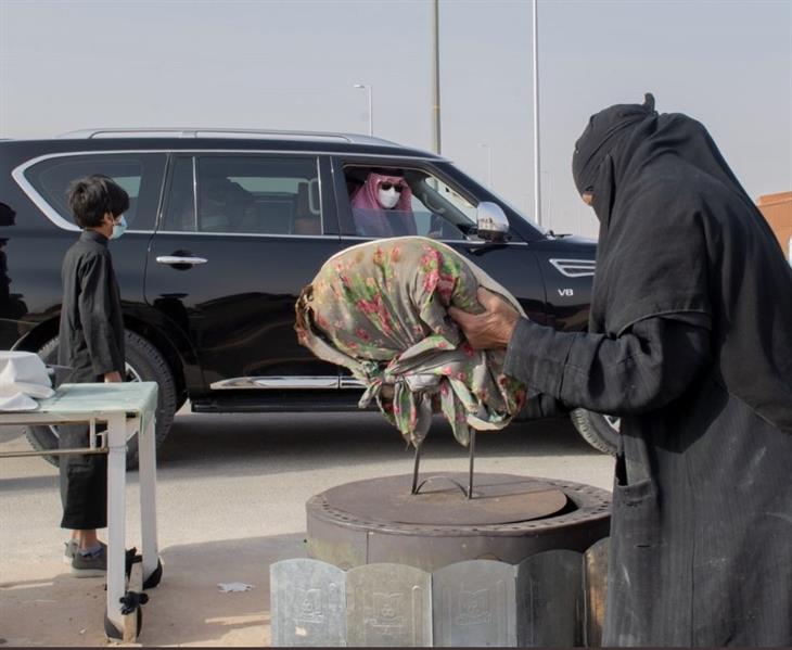 شاهد.. موقف إنساني من أمير الحدود الشمالية تجاه طفل يعاني ضموراً في المخ 