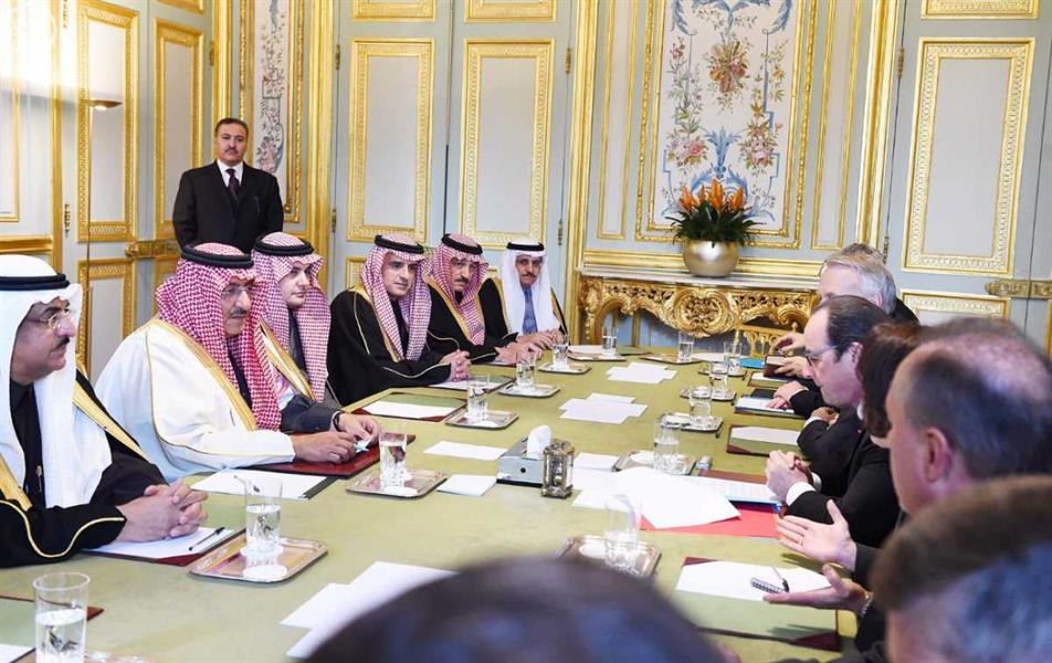 الرئيس الفرنسي يستقبل ولي العهد في الإليزيه.. ويمنحه أرفع الأوسمة الوطنية