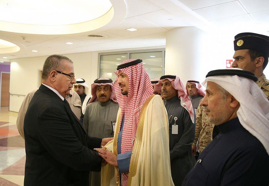 بالصور.. وزير الحرس الوطني يزور التوأم الفلسطيني ويطمئن على صحة الطفلة الكويتية بالصور.. وزير الحرس الوطني يزور التوأم الفلسطيني ويطمئن على صحة الطفلة الكويتية