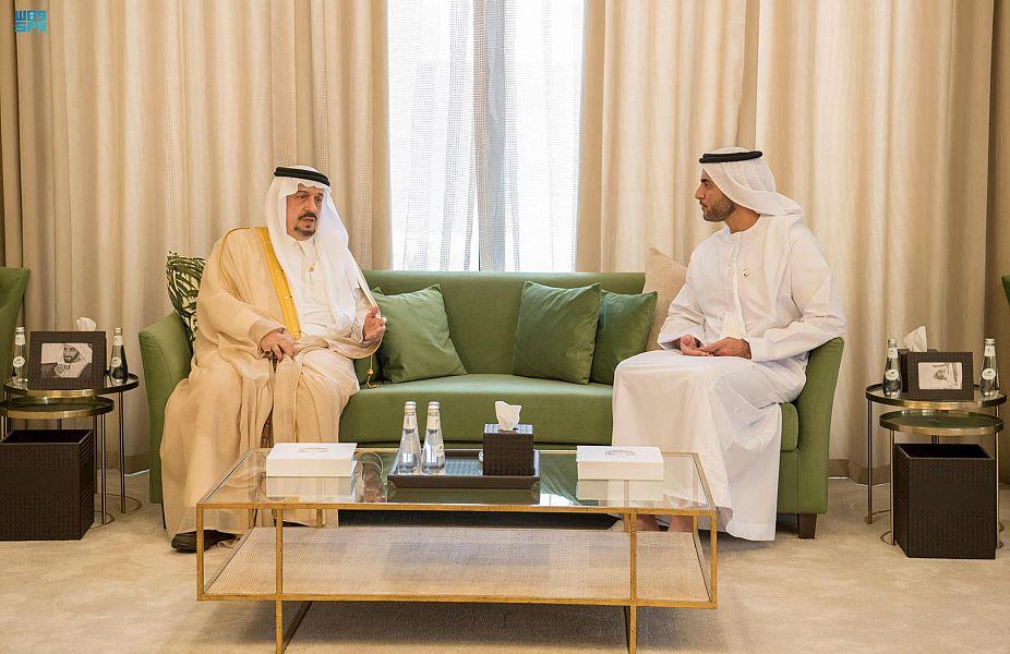 أمير الرياض يقدم العزاء في وفاة الشيخ خليفة بن زايد