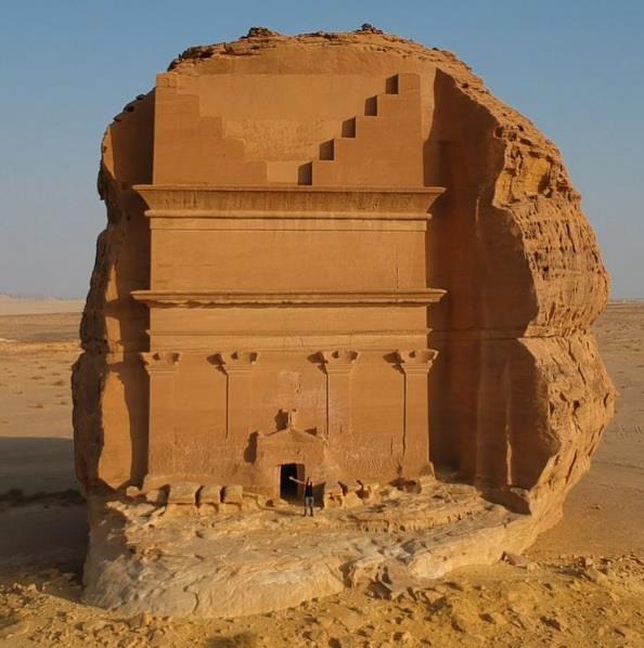 كيف تحدث رحّالة أمريكي عن زيارته للمملكة؟.. ومفاجأة في تقييمه لمهارات القيادة والضيافة