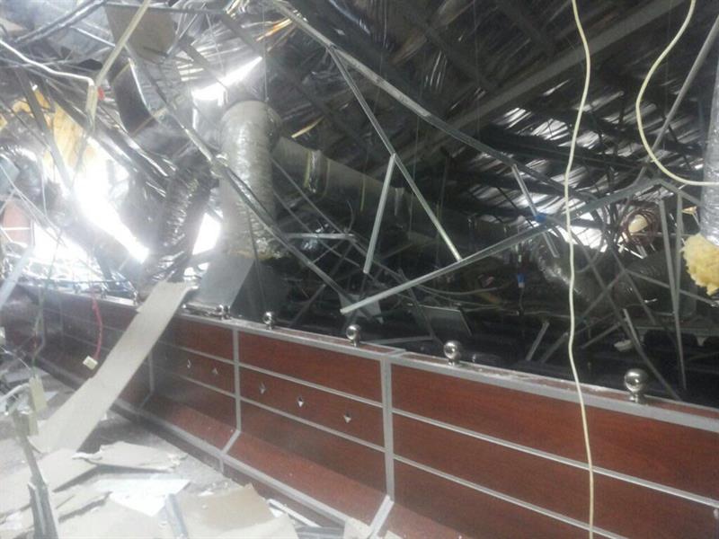  الأمطار تغمر الشوارع وتغرق المطار وتسقِط مسرح الجامعة في جازان