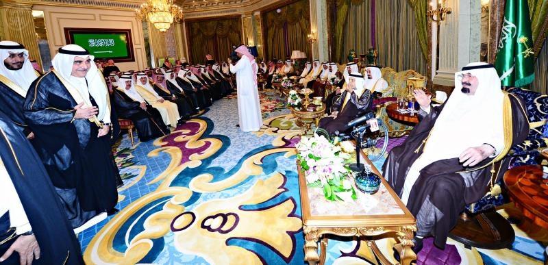 خادم الحرمين الشريفين يستقبل المهنئين بشهر رمضان 