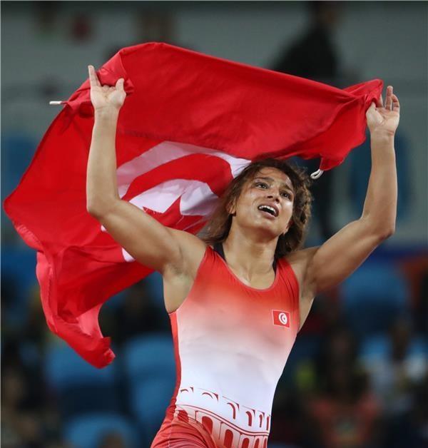 بالصور: التونسية مروة أميري تتوج ببرونزية المصارعة