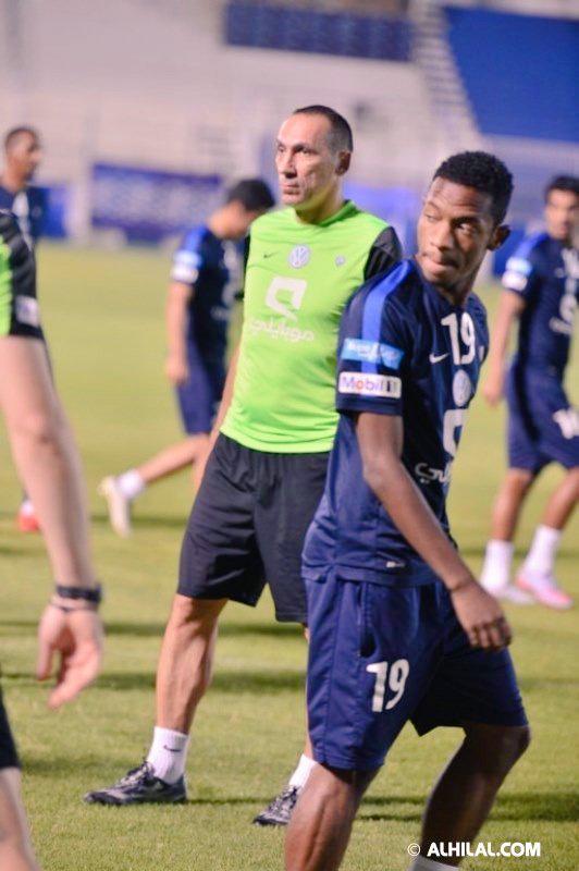 بالصور .. مناورة نصف الملعب تجهز الهلال لمواجهة الرائد