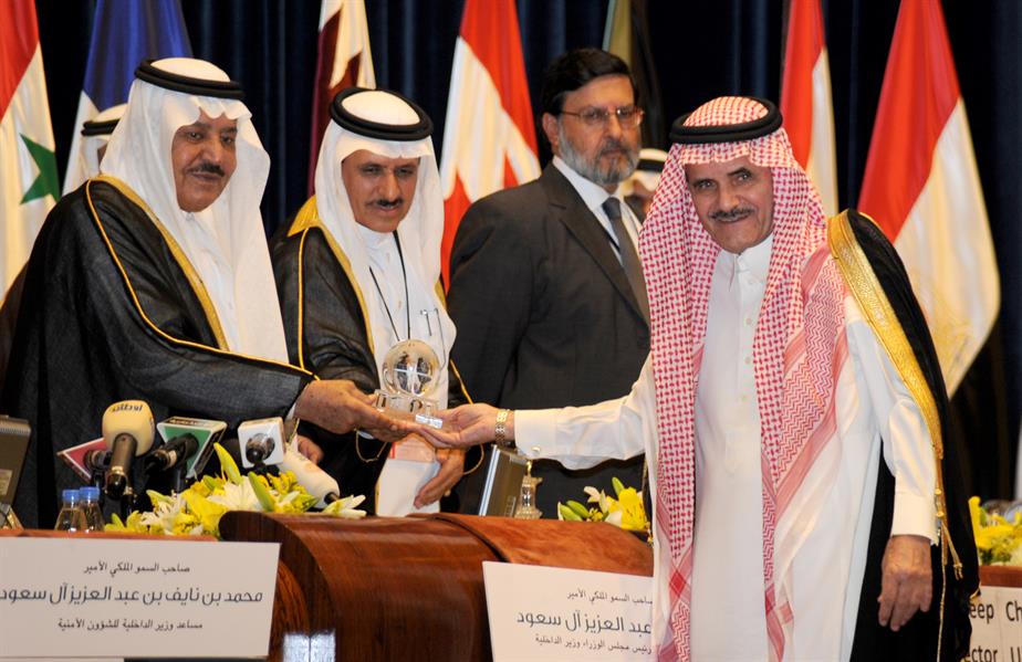 عاصر ملوك وأمراء الخليج لنصف قرن.. حياة تركي السديري في صور