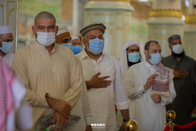 وسط أجواء خاشعة وإيمانية.. أول فوج من معتمري الخارج يؤدي الصلاة في الروضة الشريفة وسط أجواء خاشعة وإيمانية.. أول فوج من معتمري الخارج يؤدي الصلاة في الروضة الشريفة