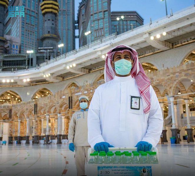 عبر اختبارات يومية.. هكذا تعتني رئاسة الحرمين بماء زمزم عبر اختبارات يومية.. هكذا تعتني رئاسة الحرمين بماء زمزم