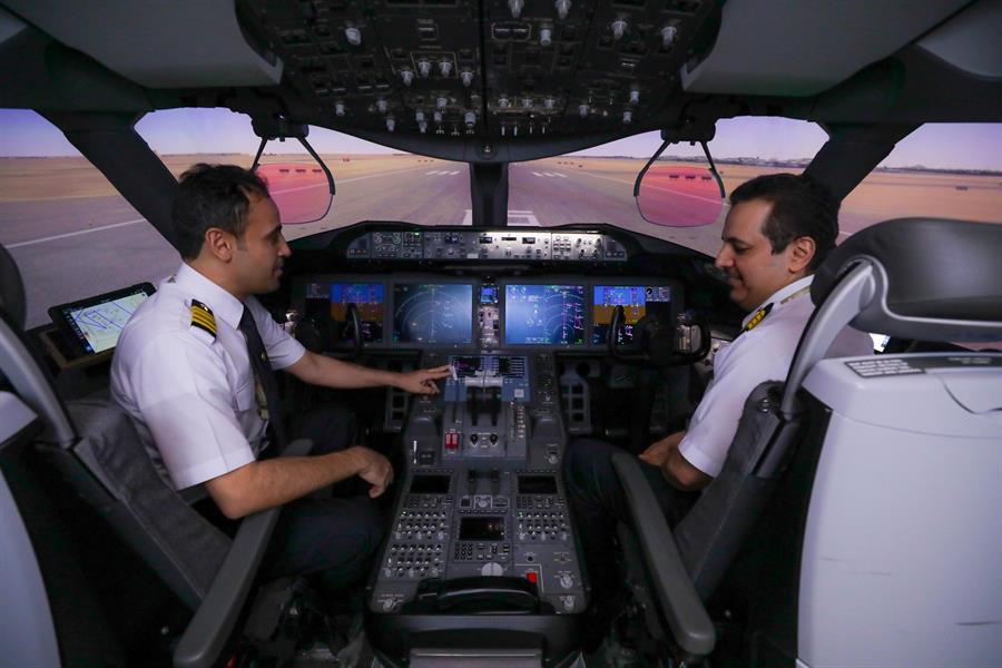 طيارو الخطوط السعودية يستعدون للعرض الجوي الكبير في اليوم الوطني