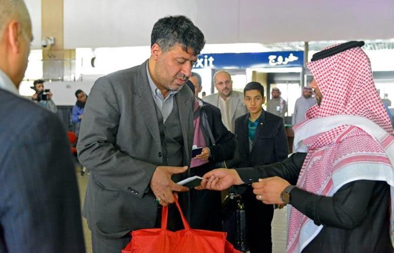 بالحلوى والعصائر ومن صالة كبار الزوار.. هكذا غادرت البعثة الإيرانية الرياض (صور)