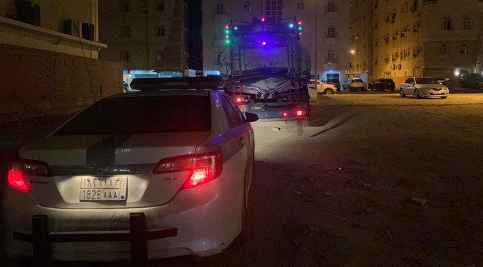 "المرور" يوقف قائد شاحنة بسبب قيادته المتهورة وتجاوز السرعة بأحد طرق جدة 