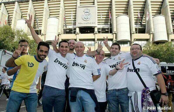 مشجع نصراوي مع جماهير ريال مدريد 