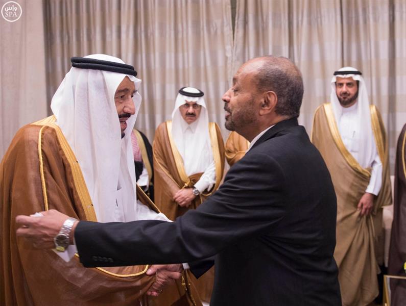 بالصور.. خادم الحرمين يستقبل سفراء الدول العربية وشخصيات اسلامية في واشنطن