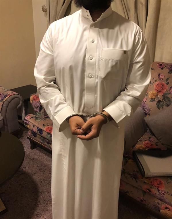 صور.. الإطاحة بوافد يمارس الحجامة بدون ترخيص في مدينة الرياض