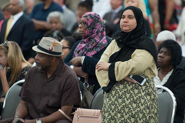 إقامة صلاة الجنازة على بطل الملاكمة محمد علي كلاي .. وأردوغان أبرز الحاضرين ( فيديو وصور)  