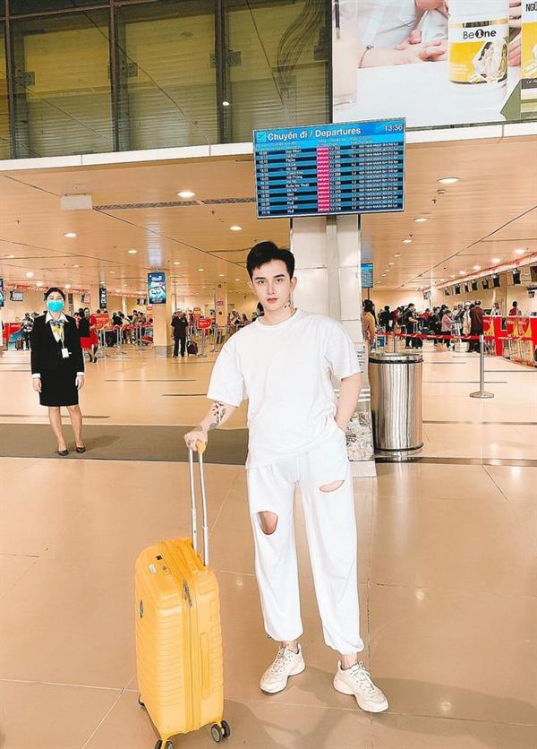 بعد السخرية منه.. شاب فيتنامي يُجري 9 عمليات لتغيير مظهره وهكذا أصبح شكله (فيديو) بعد السخرية منه.. شاب فيتنامي يُجري 9 عمليات لتغيير مظهره وهكذا أصبح شكله (فيديو)