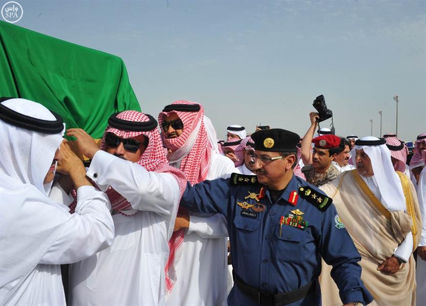 بالفيديو والصور.. وصول جثمان الأمير سعود الفيصل إلى مطار جدة