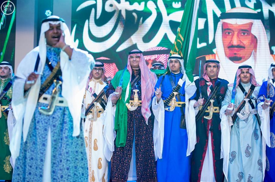 خادم الحرمين الشريفين يرعى حفل تخريج الدفعة خادم الحرمين الشريفين يرعى حفل تخريج الدفعة