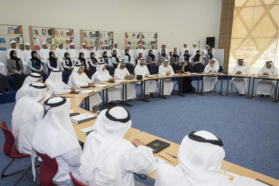 بالصور.. مجلس الوزراء الإماراتي يعقد جلسته الأسبوعية من داخل مدرسة بحضور عدد من الطلاب
