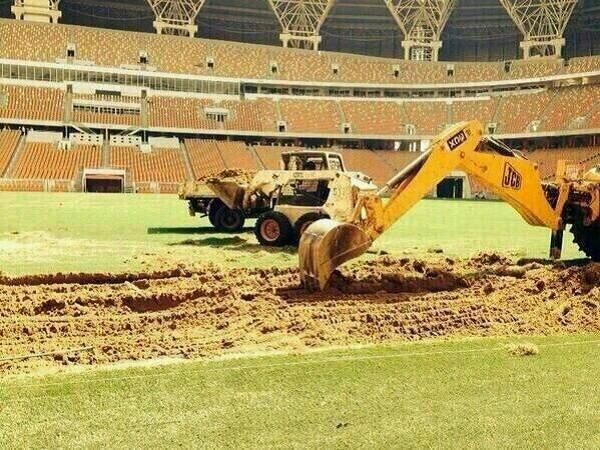 إزالة أرضية استاد 