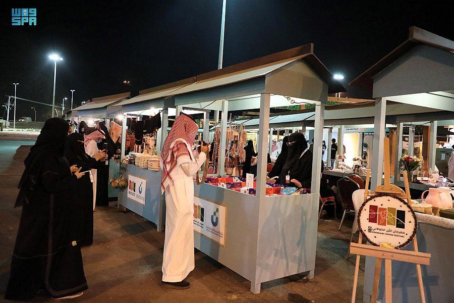  إقبال واسع على مهرجان البن بجازان (صور) 