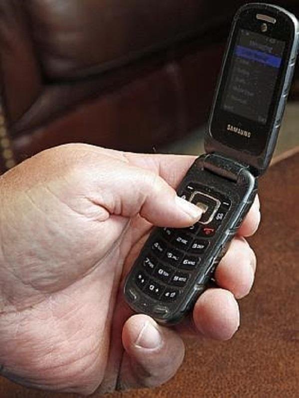 أمريكي يمتلك يدًا ضخمة تشبه يد شخصية باباي الكرتونية- صور