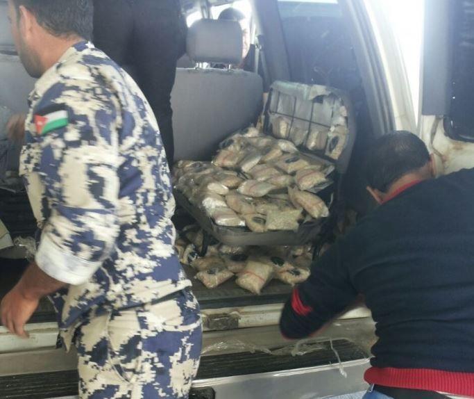 بالصور.. إحباط تهريب 4 مليون حبة مخدرة مخبأة في سيارة قادمة من الأردن