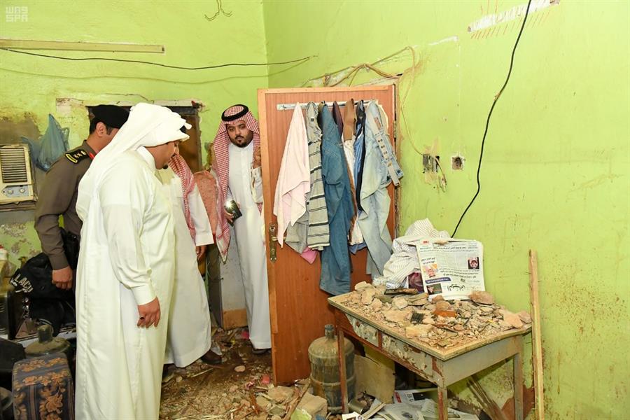 نائب أمير الرياض ينقل تعازي الملك وولي عهده لأسرة المقيم المصري.. ويزور مصابي الصاروخ الحوثي