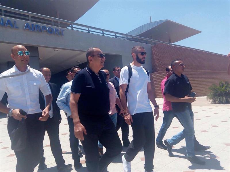 بالصور.. ماذا يفعل كريم بنزيما في الغردقة؟ بالصور.. ماذا يفعل كريم بنزيما في الغردقة؟