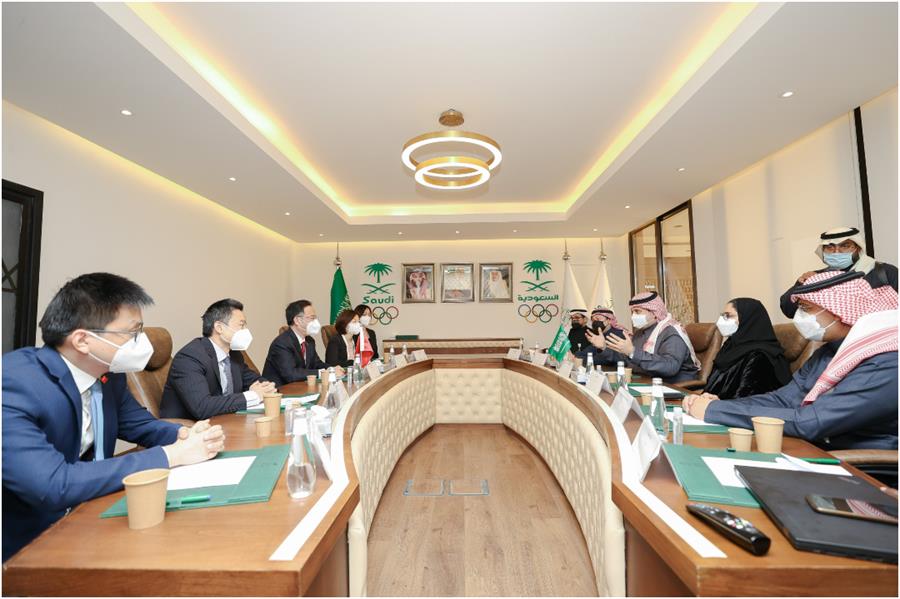 الأمير فهد بن جلوي يستقبل السفير الصيني في المملكة (صور)