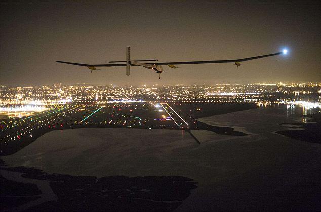 طائرة تعمل بالطاقة الشمسية