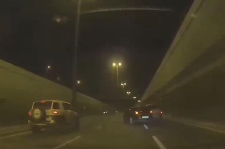 مرور عسير يطيح بقائد سيارة متهور صدم مركبة ولاذ بالفرار